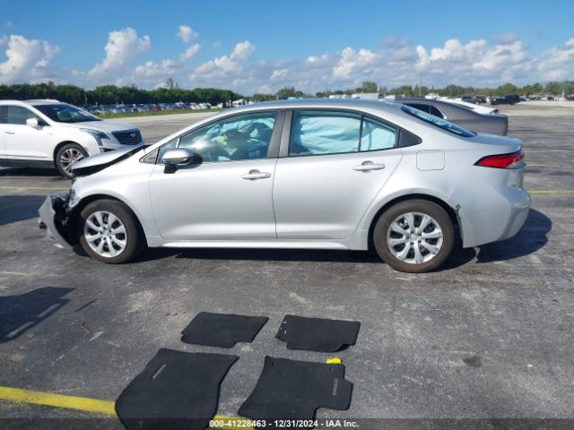 5YFB4MDE8RP170622 Toyota COROLLA LE