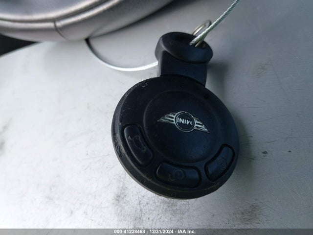 2009 MINI COOPER S WMWMF73519TT94021 Photo 10