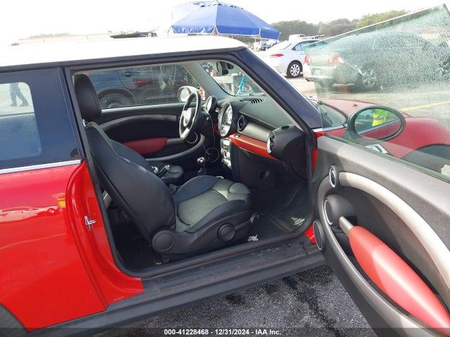 2009 MINI COOPER S WMWMF73519TT94021 Photo 4
