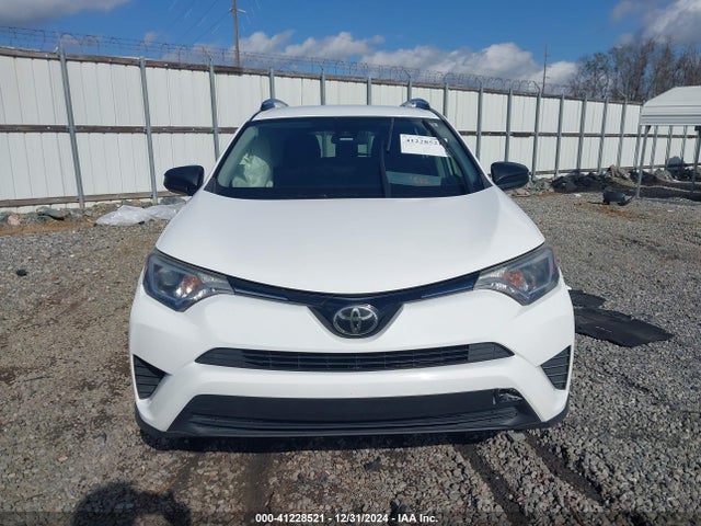 JTMBFREV0JJ246235 Toyota RAV4 LE