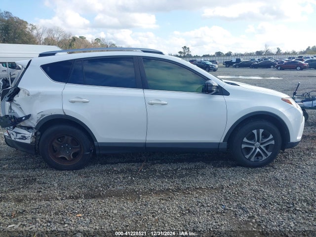 JTMBFREV0JJ246235 Toyota RAV4 LE