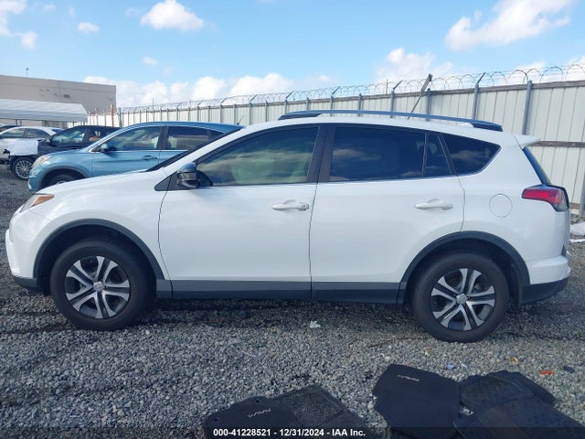 JTMBFREV0JJ246235 Toyota RAV4 LE