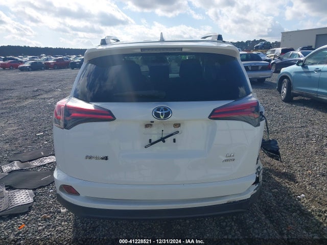 JTMBFREV0JJ246235 Toyota RAV4 LE