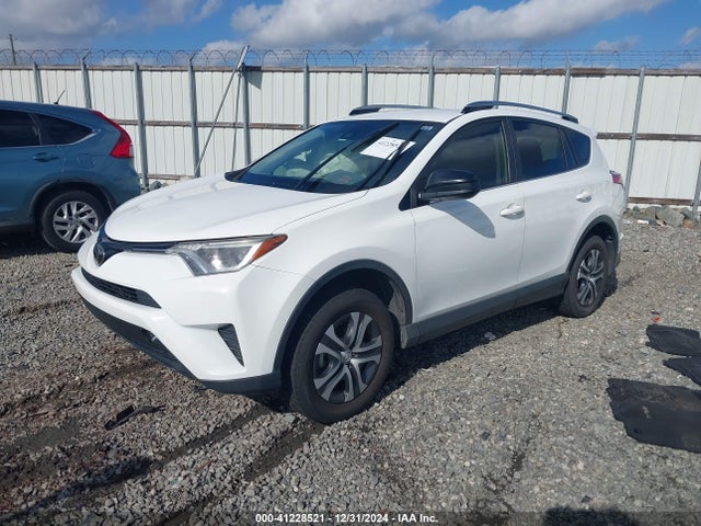 JTMBFREV0JJ246235 Toyota RAV4 LE