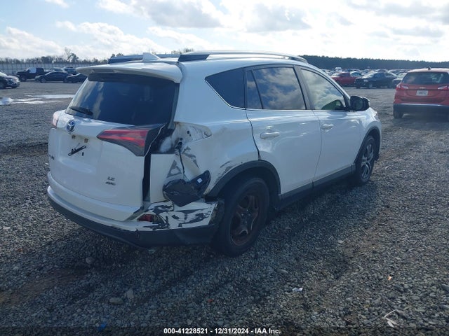 JTMBFREV0JJ246235 Toyota RAV4 LE