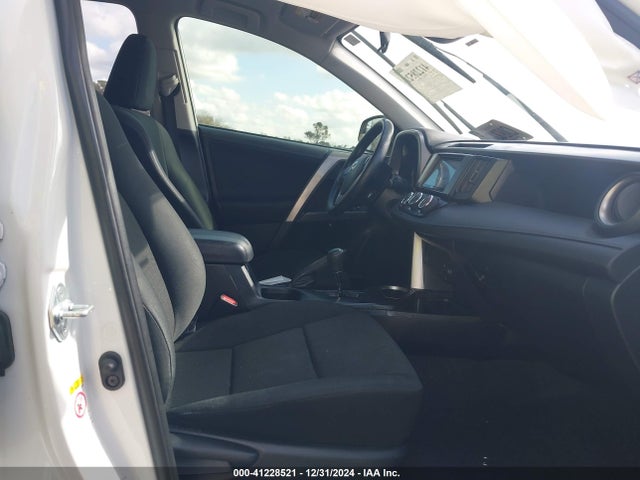 JTMBFREV0JJ246235 Toyota RAV4 LE