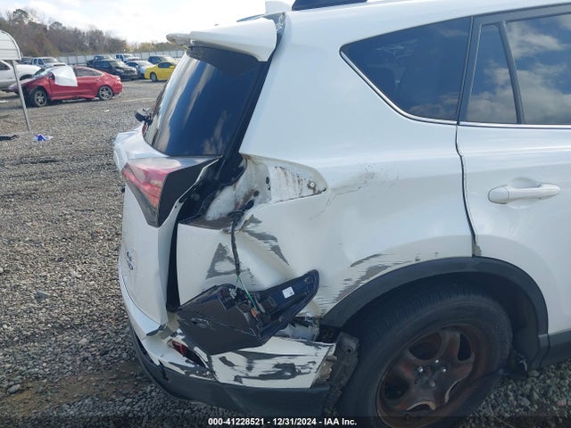 JTMBFREV0JJ246235 Toyota RAV4 LE