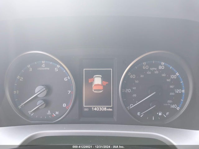 JTMBFREV0JJ246235 Toyota RAV4 LE