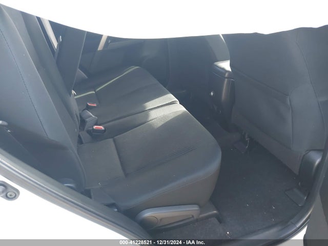 JTMBFREV0JJ246235 Toyota RAV4 LE