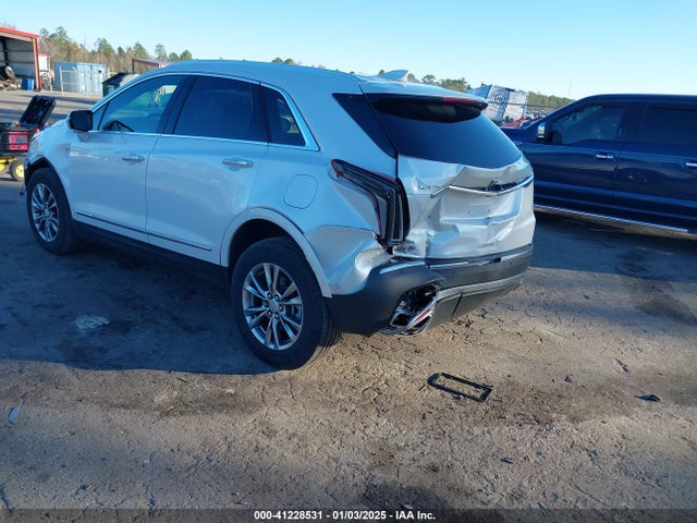 2021 CADILLAC XT5 1GYKNDRS3MZ115273 Photo 2