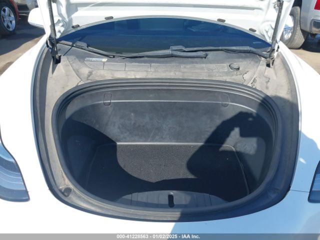 5YJ3E1EA8JF053084 Tesla Model 3 Long Range/mid Range