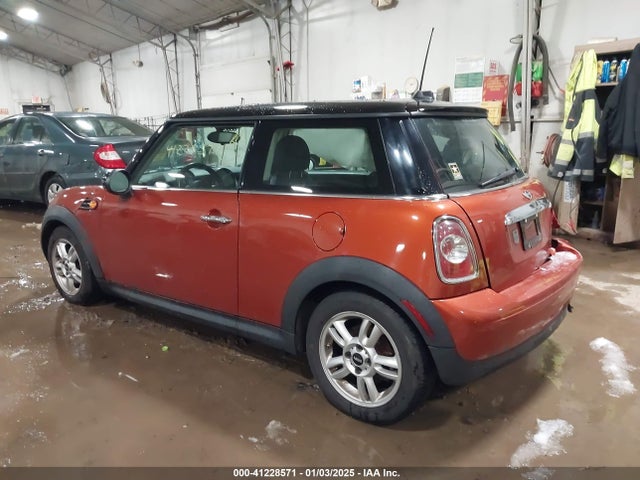 2012 MINI COOPER WMWSU3C59CT260953 Photo 2
