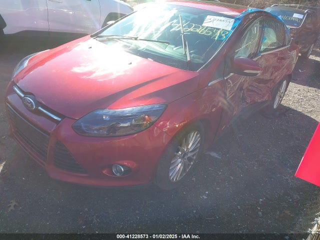 Ford Focus Titanium 2014 1FADP3J28EL240052 Image 2