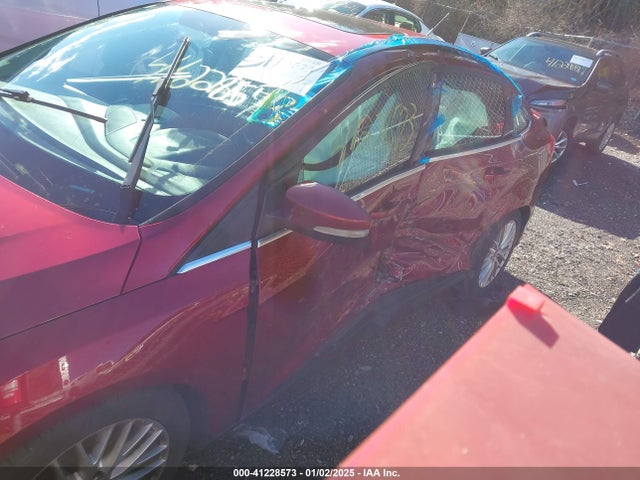 Ford Focus Titanium 2014 1FADP3J28EL240052 Image 6