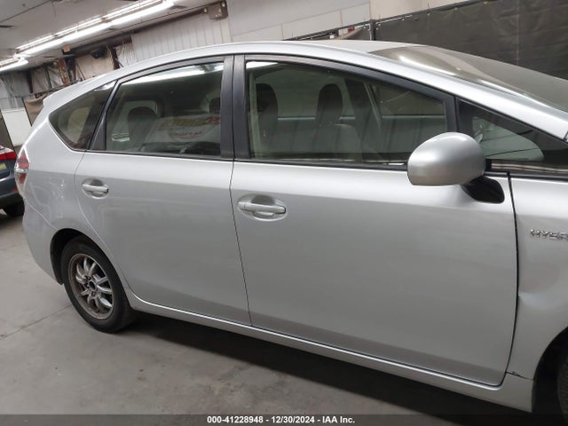 Toyota Prius V Two 2015 JTDZN3EU1FJ036160 Image 13