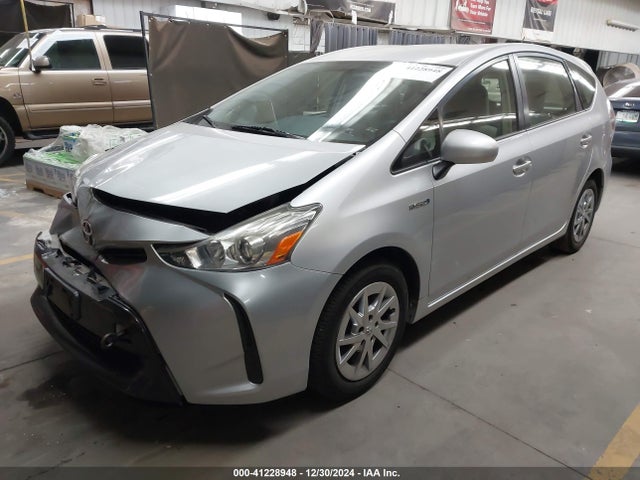 Toyota Prius V Two 2015 JTDZN3EU1FJ036160 Image 2