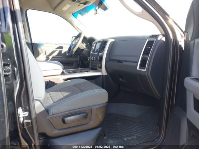 1C6RR6GG6HS747001 RAM 1500 Slt  4x2 6'4 Box
