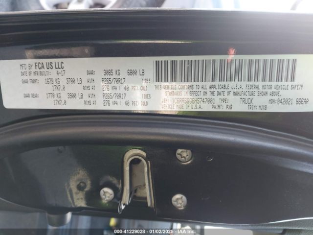 1C6RR6GG6HS747001 RAM 1500 Slt  4x2 6'4 Box