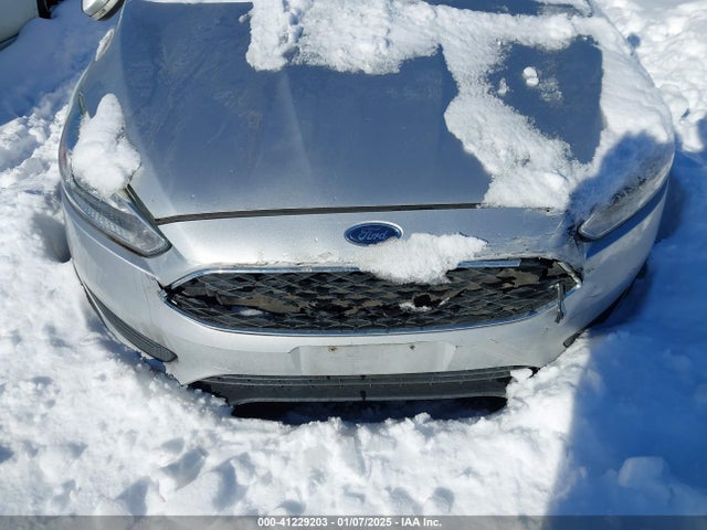 Ford FOCUS SE 2017 1FADP3K21HL203248 Image 10