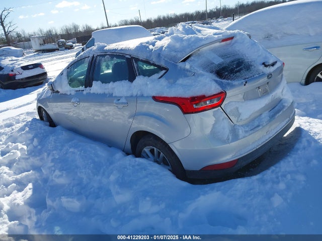 Ford FOCUS SE 2017 1FADP3K21HL203248 Image 3