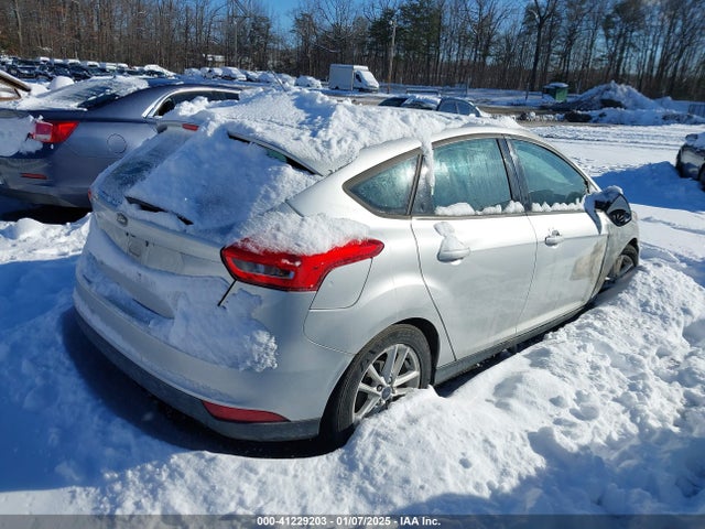 Ford FOCUS SE 2017 1FADP3K21HL203248 Image 4