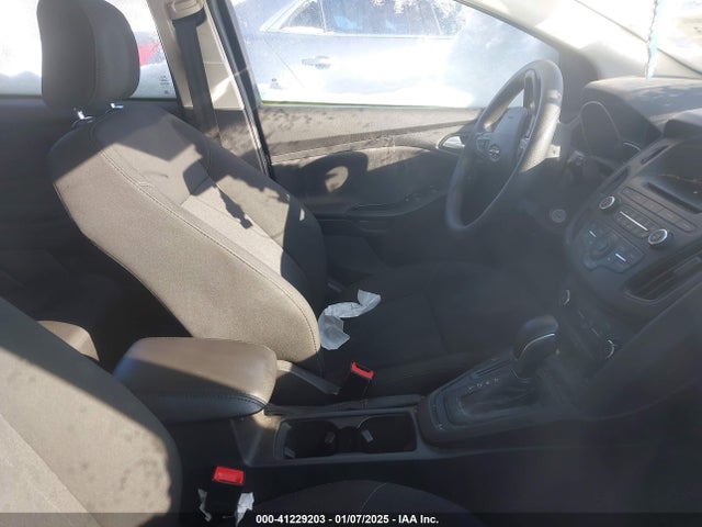 Ford FOCUS SE 2017 1FADP3K21HL203248 Image 5