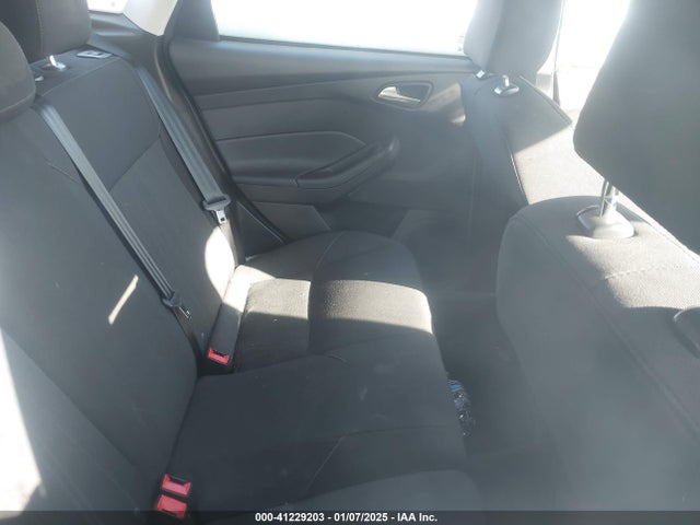 Ford FOCUS SE 2017 1FADP3K21HL203248 Image 8
