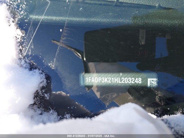 Ford FOCUS SE 2017 1FADP3K21HL203248 Image 9