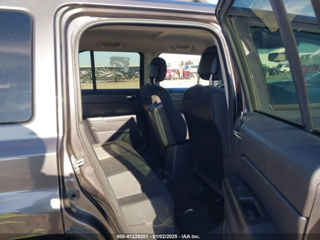 1C4NJPBA2GD560106 Jeep Patriot Sport