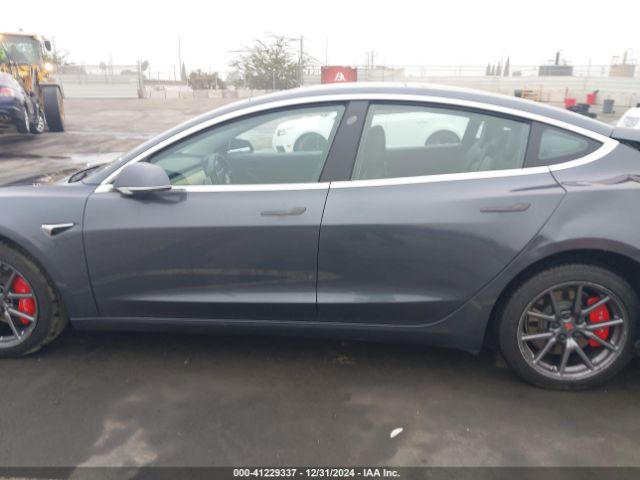 5YJ3E1EB1JF181353 Tesla Model 3 Long Range/performance