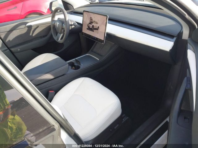 7SAYGDEE4PF638549 Tesla Model Y