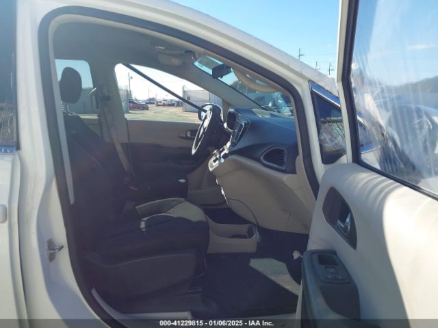 2C4RC1CG0NR163242 Chrysler Voyager Lx