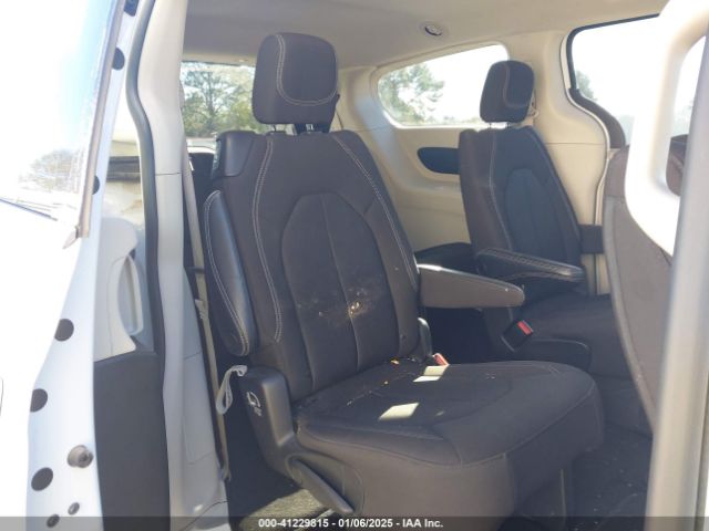 2C4RC1CG0NR163242 Chrysler Voyager Lx
