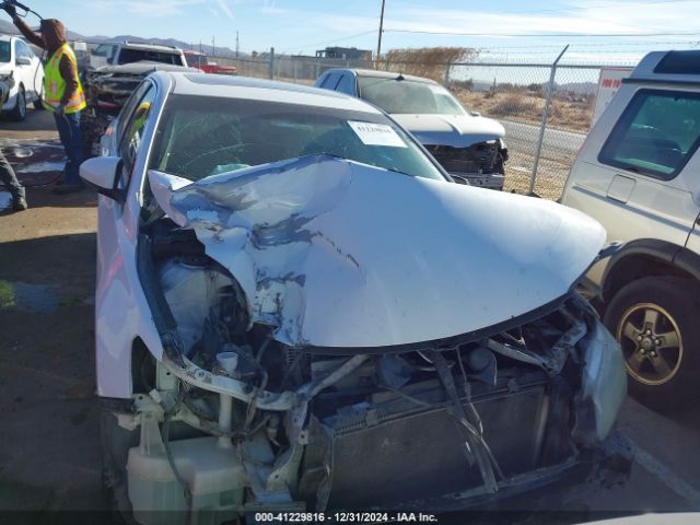 4T1BF1FKXFU952572 Toyota CAMRY XLE