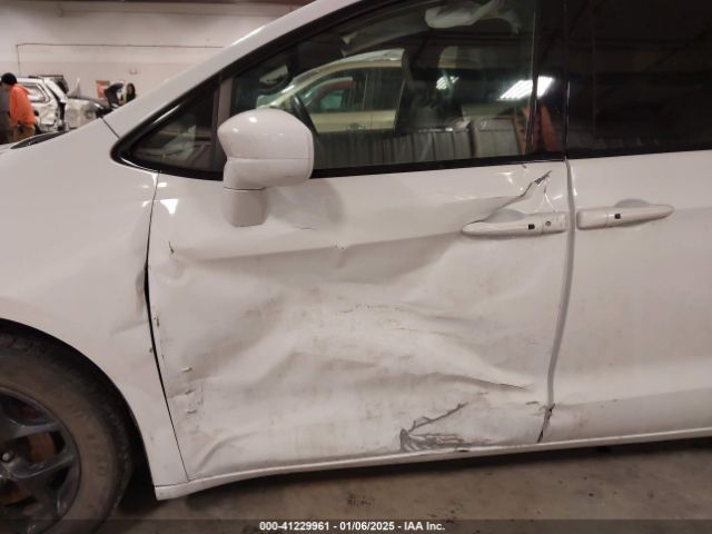 2C4RC1BGXJR293315 Chrysler Pacifica Touring L