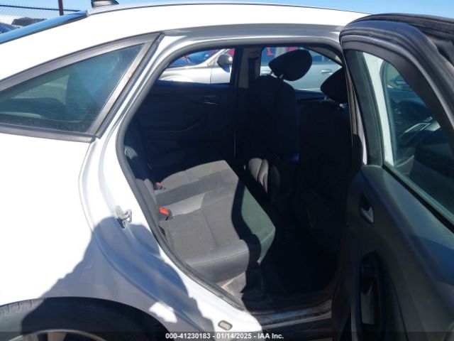 1FADP3F22EL117601 Ford FOCUS SE