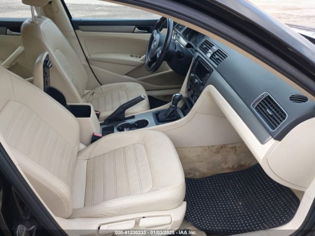 1VWBT7A33FC005702 Volkswagen Passat 1.8t Se
