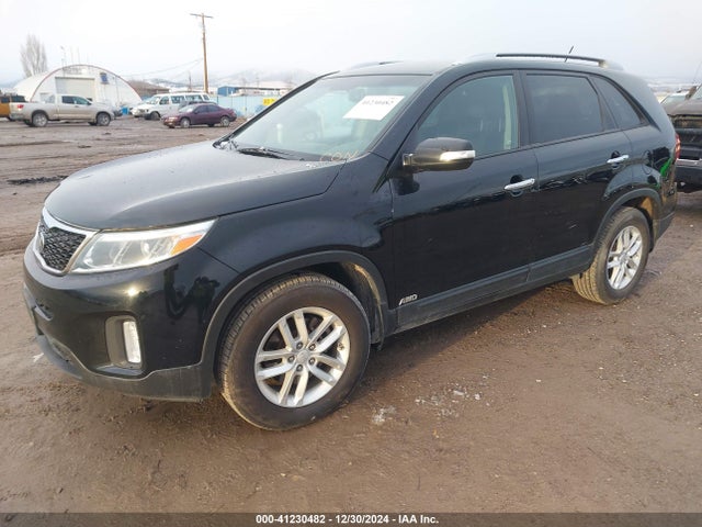 KIA Sorento Lx V6 2015 5XYKTDA75FG649766 Image 2