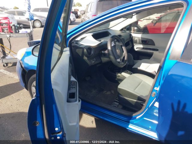JTDKDTB30E1074980 Toyota Prius C One