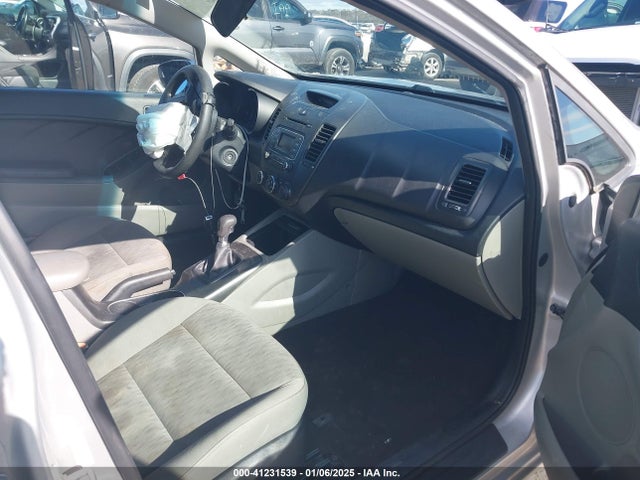 KIA FORTE LX 2016 KNAFK4A64G5466068 Image 5