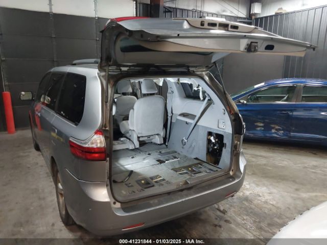 5TDKK3DC0FS537112 Toyota Sienna Le 8 Passenger