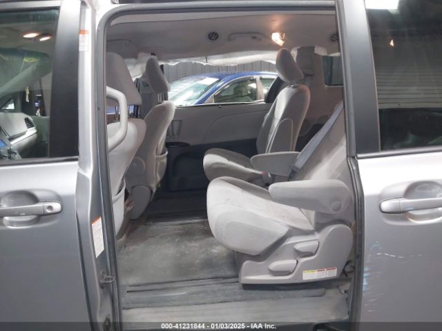 5TDKK3DC0FS537112 Toyota Sienna Le 8 Passenger