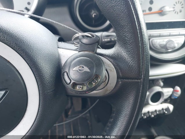 2010 MINI COOPER CLUBMAN WMWML3C54ATX51018 Photo 10