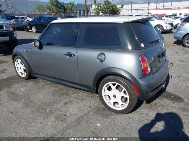 2004 MINI COOPER S WMWRE33434TD80920 Photo 2