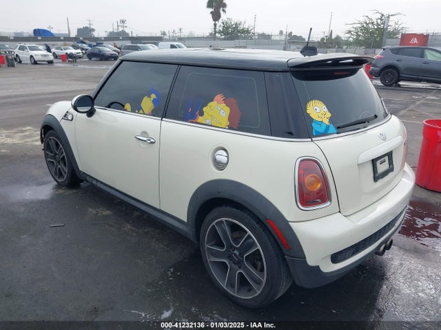 2007 MINI COOPER S WMWMF735X7TL91521 Photo 2