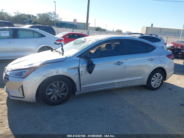 Hyundai ELANTRA SE 2019 5NPD74LFXKH433867 Image 15