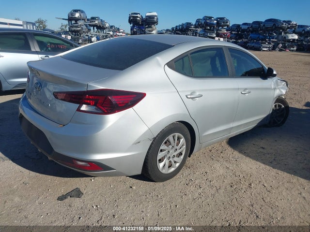 Hyundai ELANTRA SE 2019 5NPD74LFXKH433867 Image 4