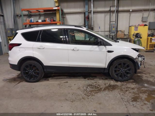 1FMCU9GD5KUA98867 Ford ESCAPE SE