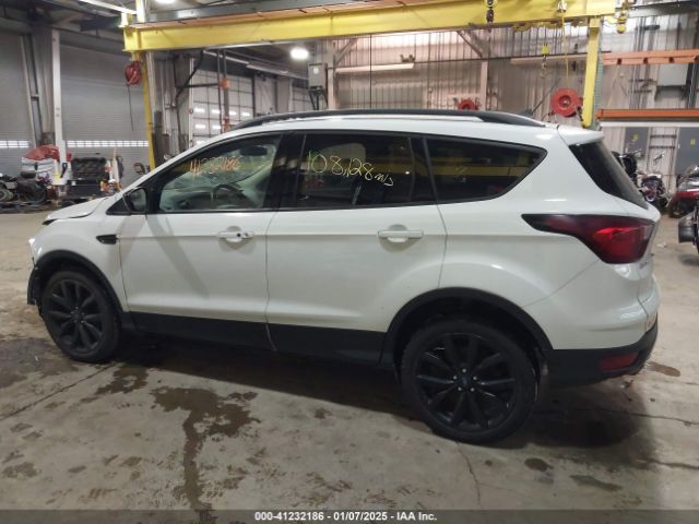 1FMCU9GD5KUA98867 Ford ESCAPE SE