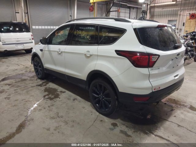 1FMCU9GD5KUA98867 Ford ESCAPE SE